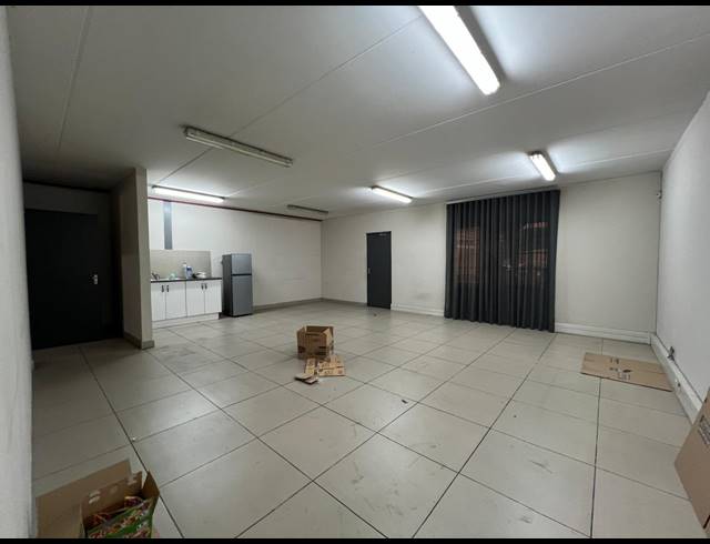 461M² WAREHOUSE TO LET IN STRIJDOMPARK